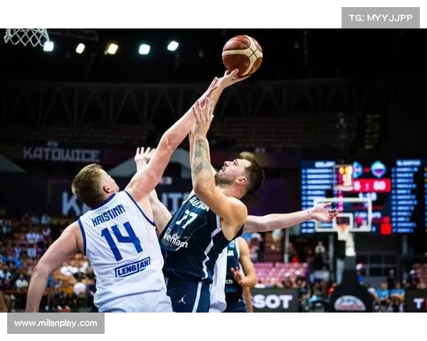 东契奇突破极限!膝伤未愈仍顽强拼搏,上篮得手强势回防(东契奇介绍) 东契奇突破极限!膝伤未愈仍顽强拼搏,上篮得手强势回防(东契奇介绍)