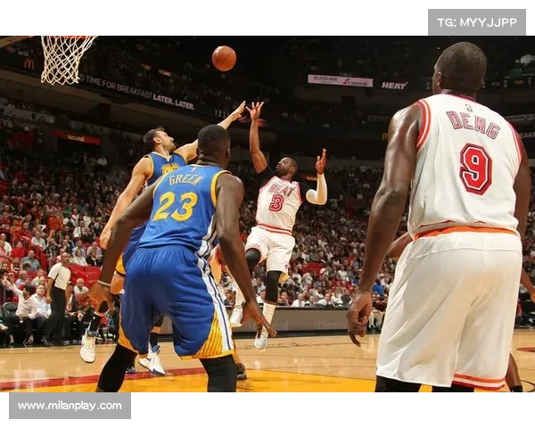 勇士队三分雨来袭,持续领跑比赛 勇士队三分雨来袭,持续领跑比赛